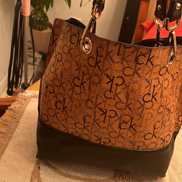 Reversible Calvin Klein Purse - Picture 11 of 12